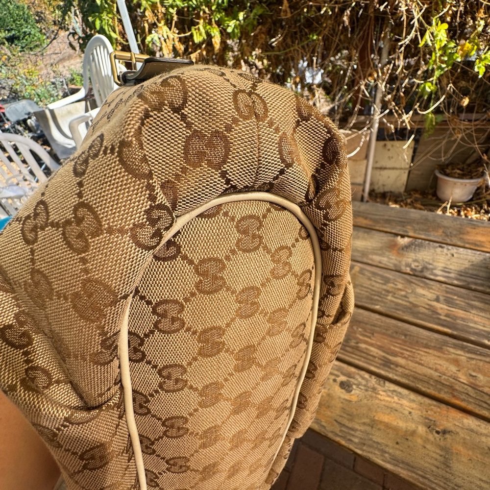 Gucci Beige Monogram Shoulder Bag - Picture 13 of 16